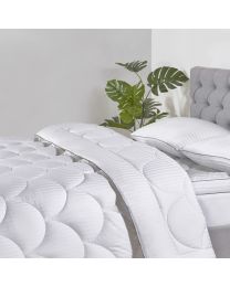 5 Star Hotel Collection 10.5 Tog Australian Wool Duvet, King on bed